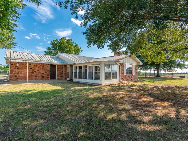 Country Home with Acreage : Blossom : Lamar County : Texas