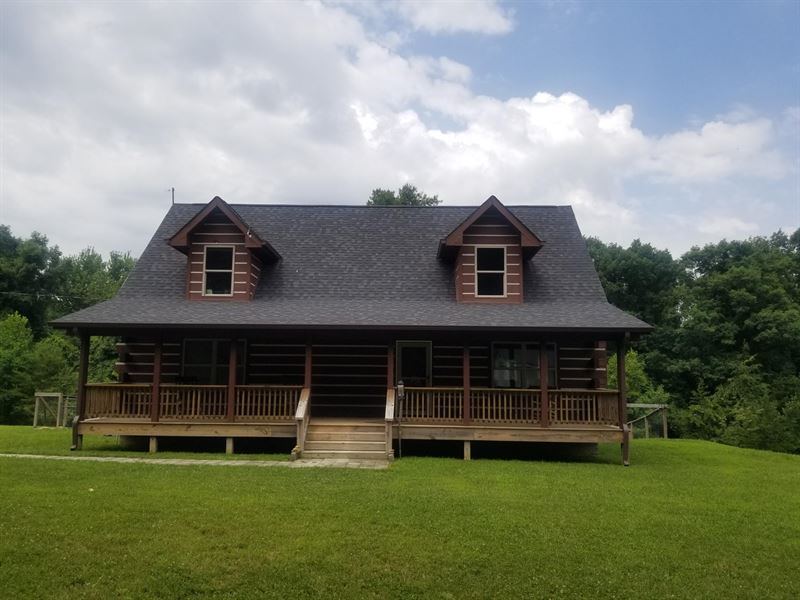 20.82+/- Acres, Beautiful Log Cabin : Beersheba Springs : Grundy County : Tennessee