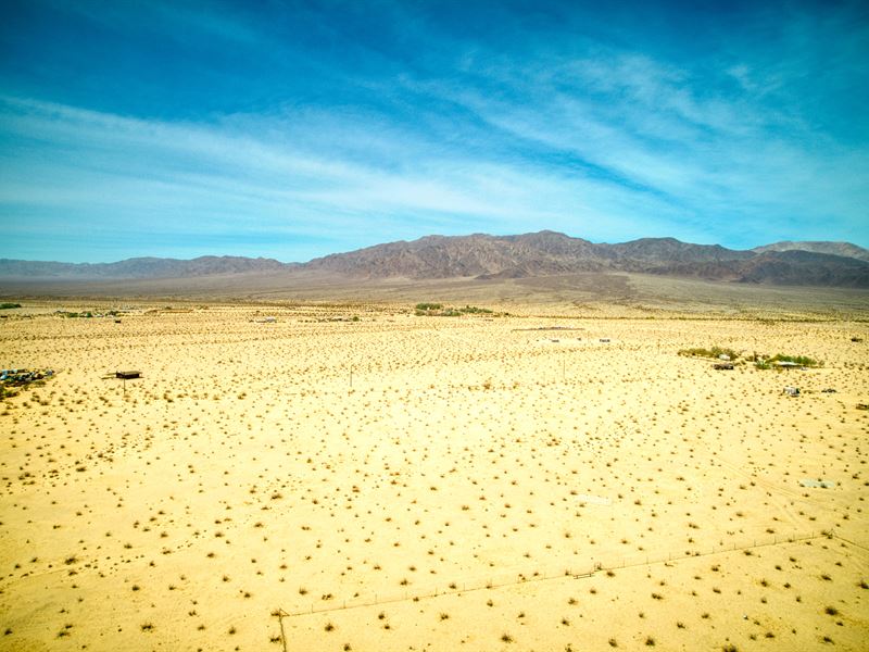 Desert Get Away From The City : Wonder Valley : San Bernardino County : California