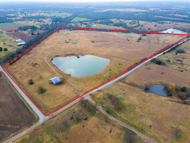 Huge Pond and Development Potential : Celeste : Hunt County : Texas