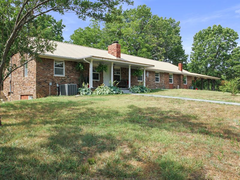 Self-Sufficient Farm in The Ozarks : Koshkonong : Oregon County : Missouri