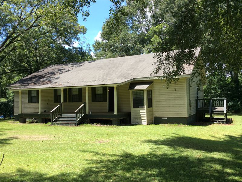 Black Rock Rd House with 18+/- Acre : Luverne : Crenshaw County : Alabama