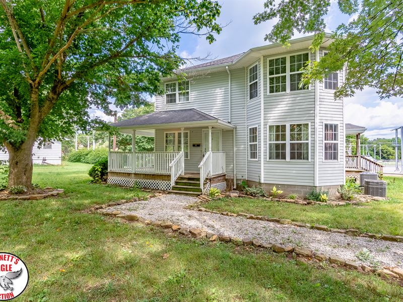 Nice Home & Lot Land Auction in Monticello, Wayne County, Kentucky