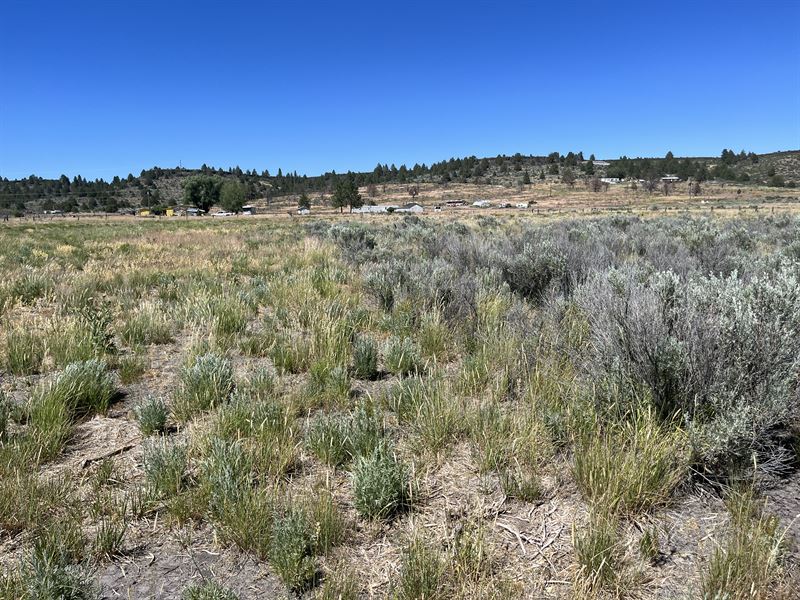 Power On Road, Nice Mountain Views : Sprague River : Klamath County : Oregon