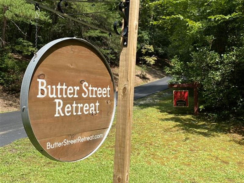 A Natural Sanctuary in Lake Lanier : Landrum : Greenville County : South Carolina