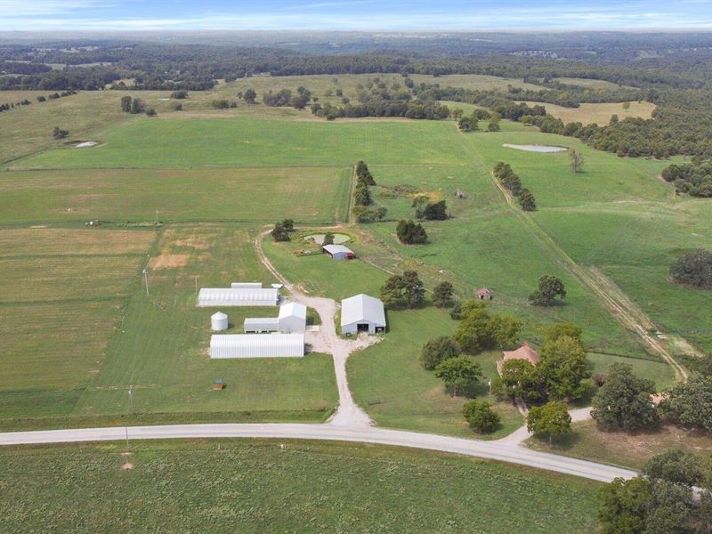 MO Ranch with Row Crop Acreage : Caulfield : Howell County : Missouri
