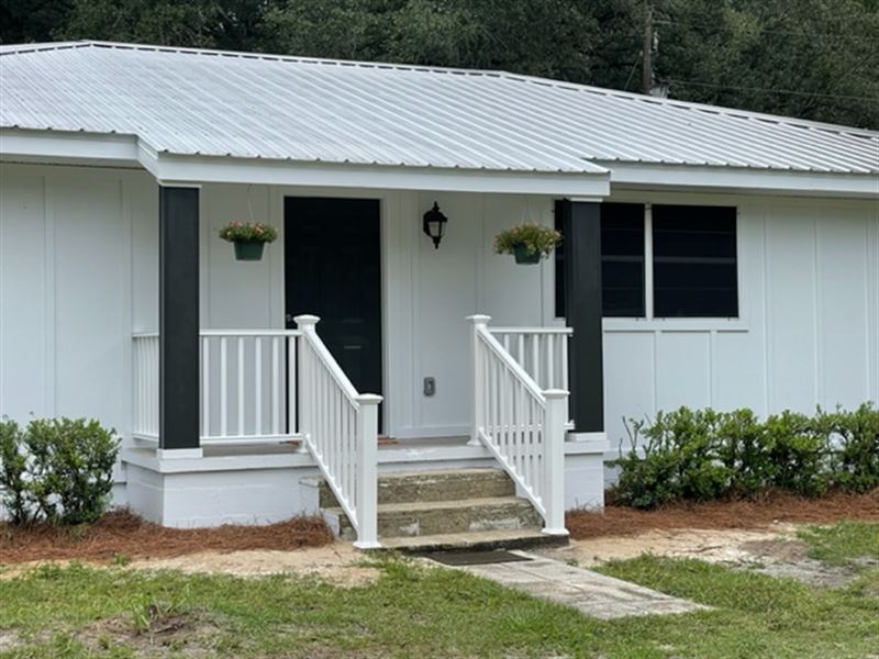 Completely Renovated, Cottage Style : Live Oak : Suwannee County : Florida