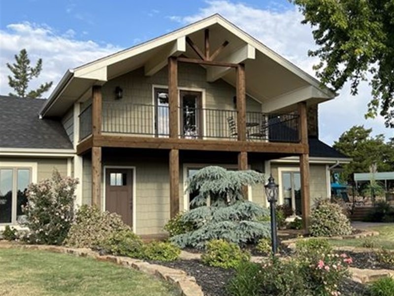 Beautiful Home with Views : Thomas : Custer County : Oklahoma