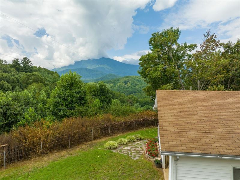 Spectacular Mountain View From This : Burnsville : Yancey County : North Carolina