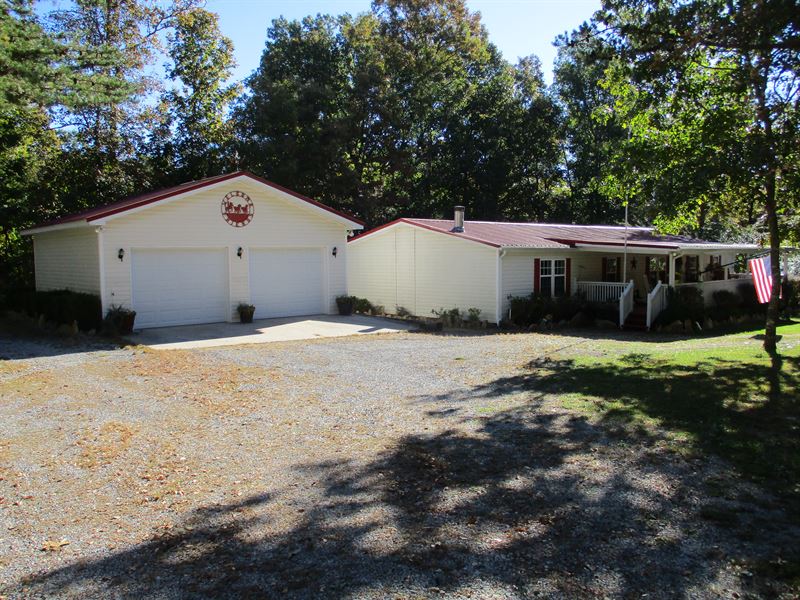 Beautiful Home, Corner Lot : Crossville : Bledsoe County : Tennessee