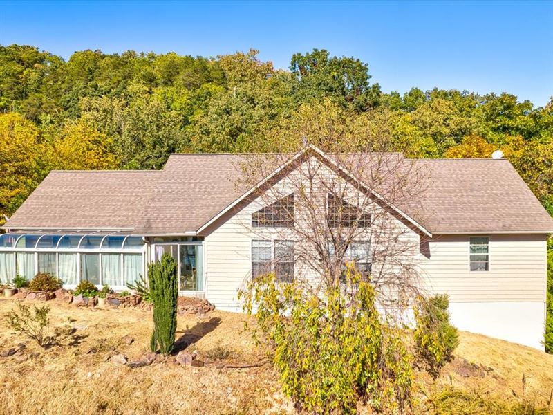 Basement Rancher Cherokee Lake Subd : Mooresburg : Hawkins County : Tennessee
