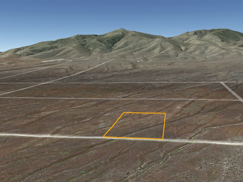 Close to Town, Roads, Power Nearby : Winnemucca : Humboldt County : Nevada