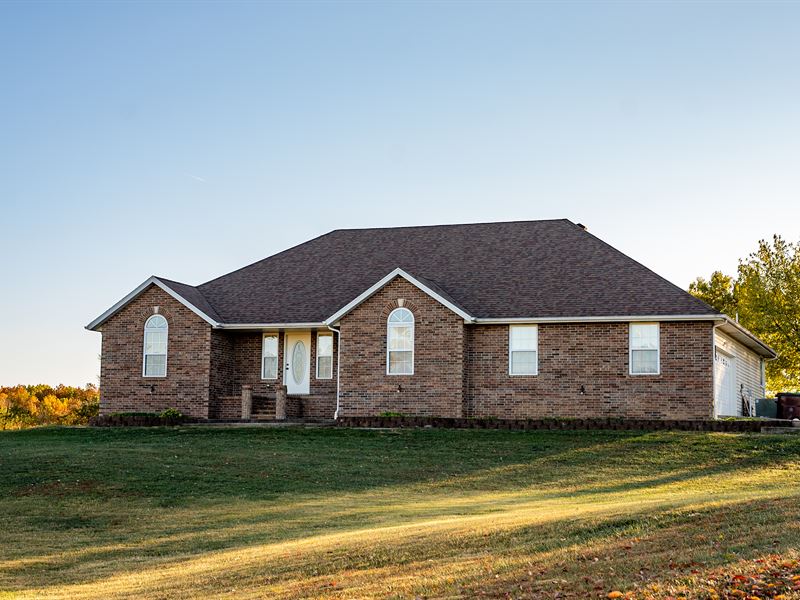 Beautiful Brick Faced Home Sale : Seymour : Webster County : Missouri