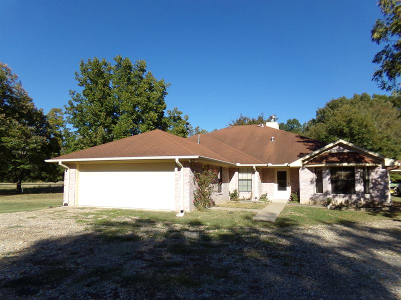 Country Home with Acreage in TX : Detroit : Red River County : Texas
