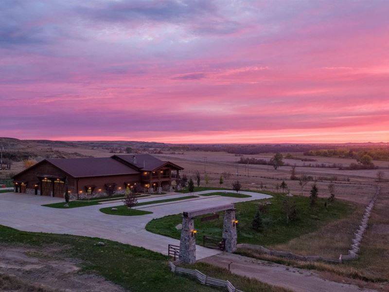 Alexander Executive Home with Acrea : Alexander : McKenzie County : North Dakota