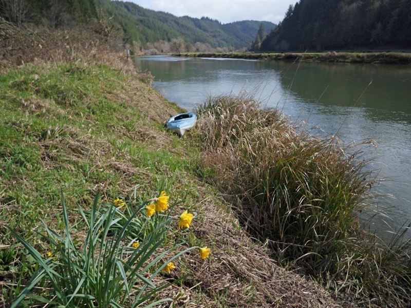 Coastal Riverfront Getaway : Toledo : Lincoln County : Oregon