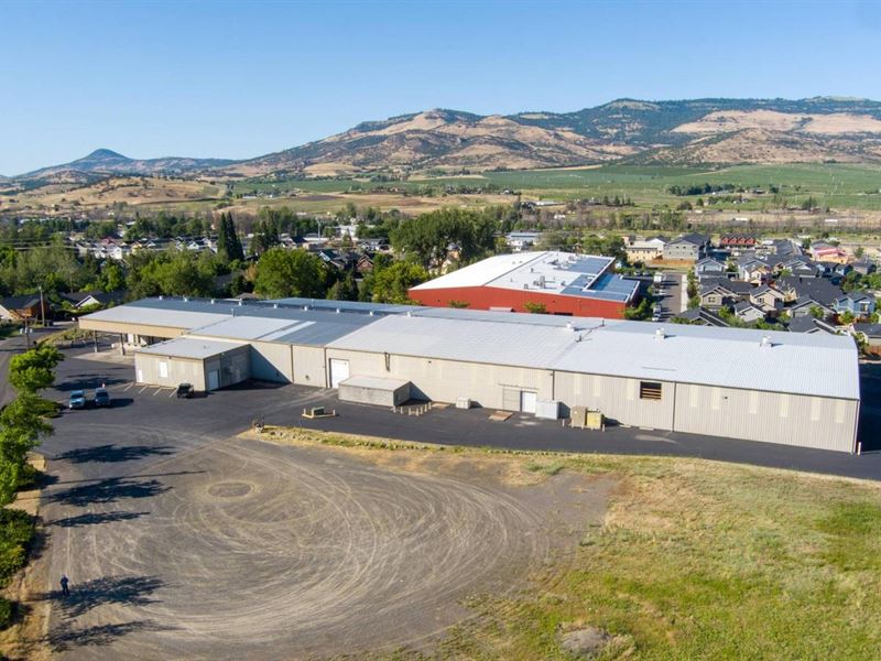61,852 SF Building on 8.58 Acres zo : Talent : Jackson County : Oregon