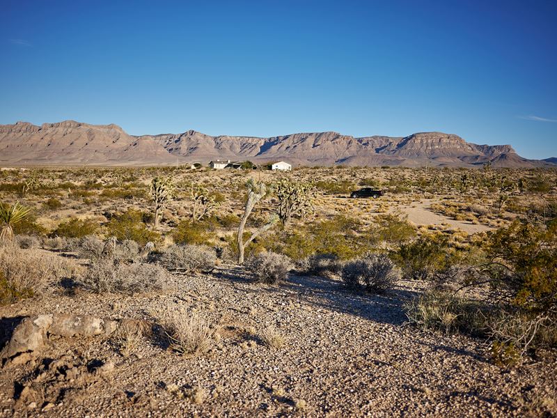 Corner Lot with Gravel Road : Meadview : Mohave County : Arizona