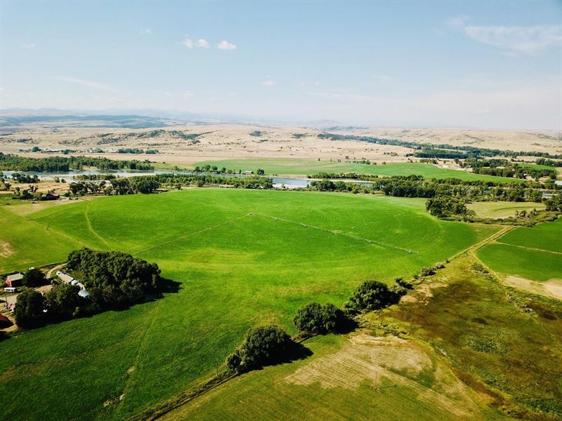 Alluring Yellowstone Estate : Big Timber : Stillwater County : Montana