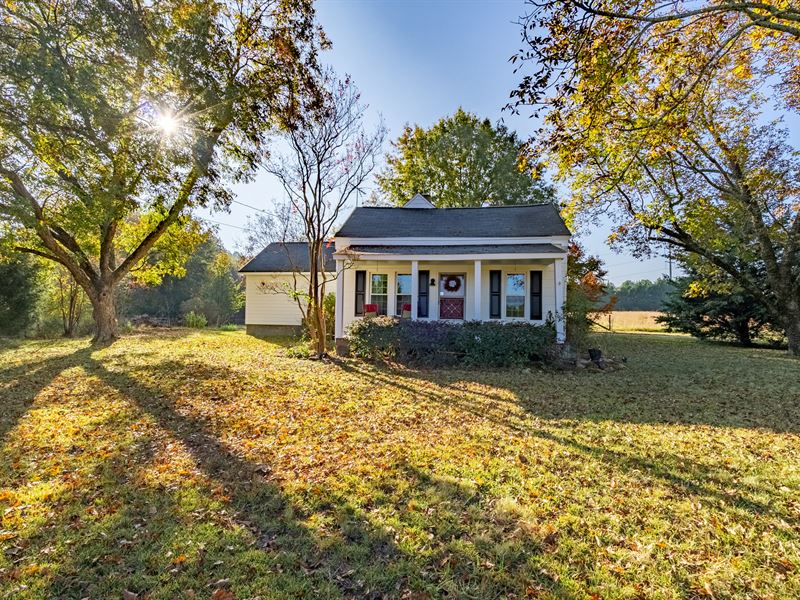 Loganville Farm Home on 4.85 Acres : Loganville : Walton County : Georgia