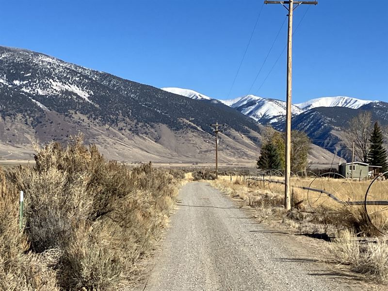 Pahsimeroi Valley Homestead : May : Custer County : Idaho