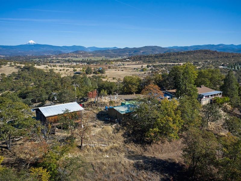 1015 Palima, Views and Development : Eagle Point : Jackson County : Oregon