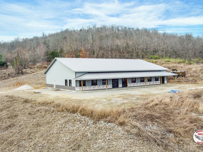 Commercial Bldg & 9.2+/- Acres : Albany : Clinton County : Kentucky