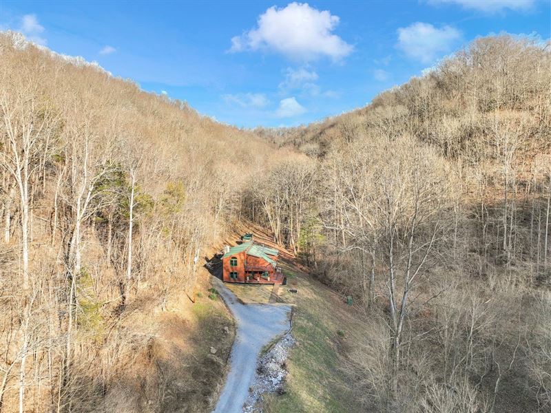 Private and Peaceful Home on 7.26 : Pleasant Shade : Smith County : Tennessee