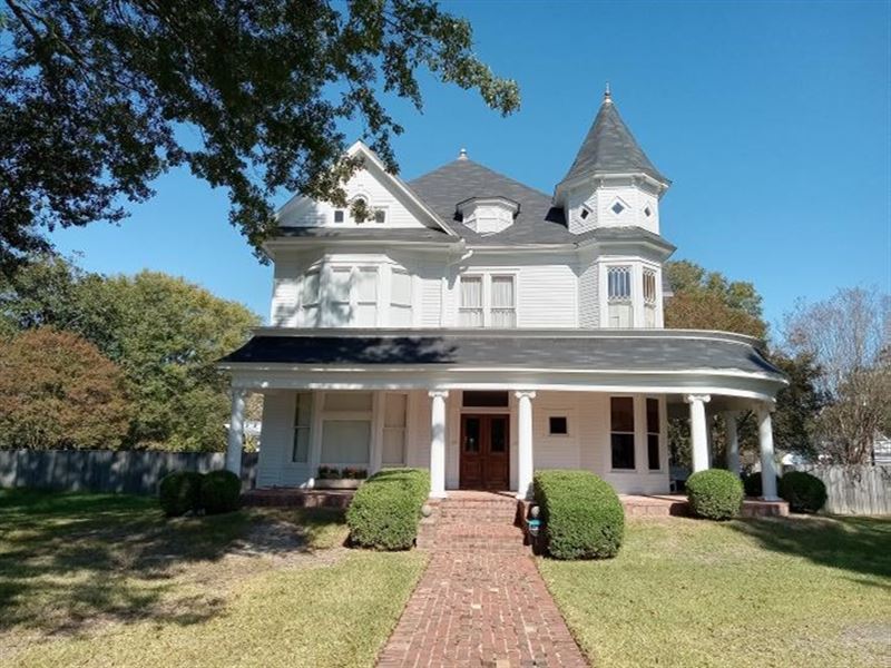 Home in Sunflower County At 207 Eas : Indianola : Sunflower County : Mississippi