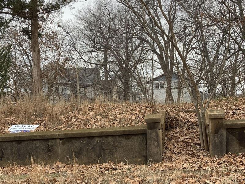 Open Lot in The City : Poplar Bluff : Butler County : Missouri