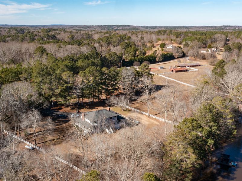 Equestrian Oasis with Pond : Temple : Paulding County : Georgia