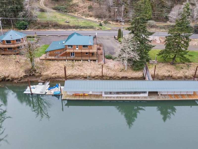 Alsea Riverfront Retreat : Tidewater : Lincoln County : Oregon