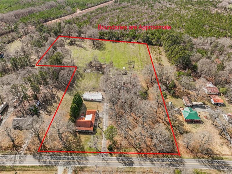 Historical Home with Acreage : Siler City : Chatham County : North Carolina