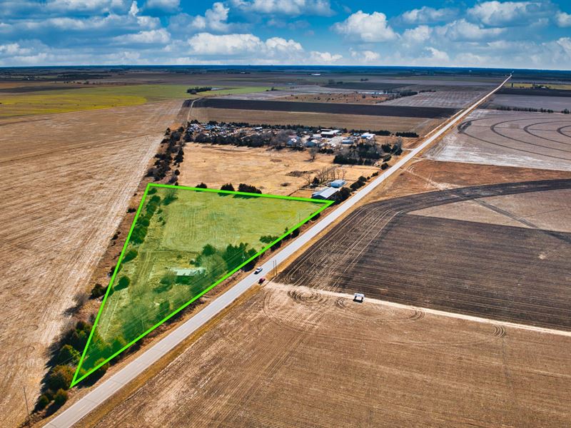 5.5 Acres, Power & Road Frontage : Burrton : Harvey County : Kansas