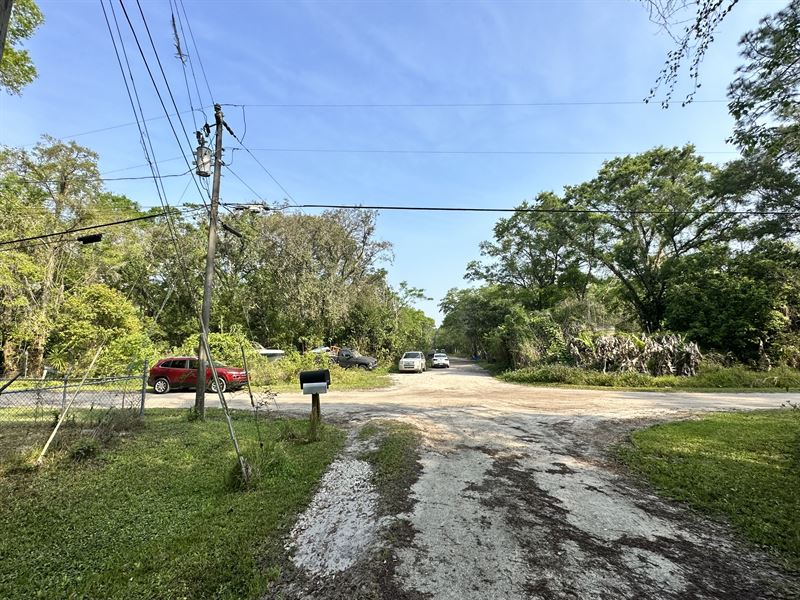 Power & Paved Road Access : New Port Richey : Pasco County : Florida