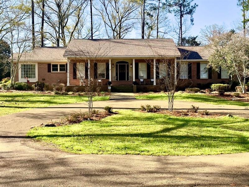 Traditional Brick Home, Pool in Be : McComb : Pike County : Mississippi