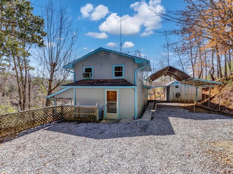 Rustic Cabin on Douglas Lake : Dandridge : Jefferson County : Tennessee