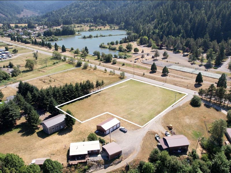 1.72 AC with Power & Mountain Views : Powers : Coos County : Oregon