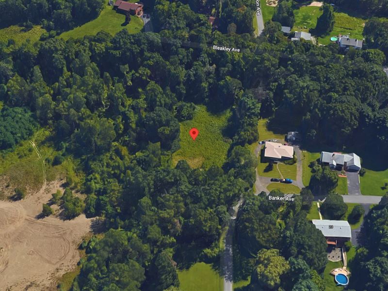 Quiet and Peaceful Suburban Living : Troy : Rensselaer County : New York