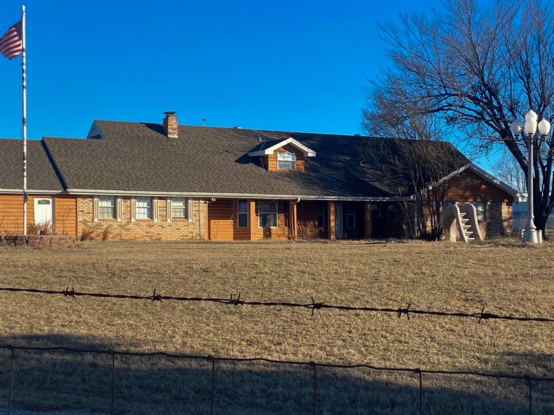 30 Acre Ranch Home, Pond, Fenced : Hugo : Choctaw County : Oklahoma