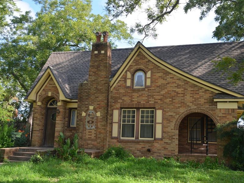 610 E. Live Oak St : Cuero : Anderson County : Texas