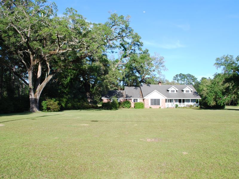 Stately Home with Large Live Oaks : Kinder : Allen Parish : Louisiana