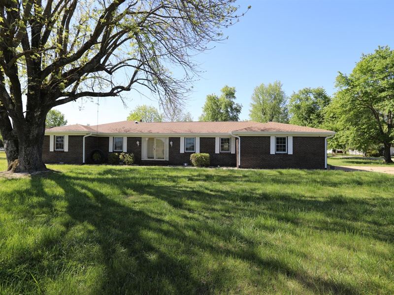 Spacious Brick Home in Butler Count : Poplar Bluff : Butler County : Missouri