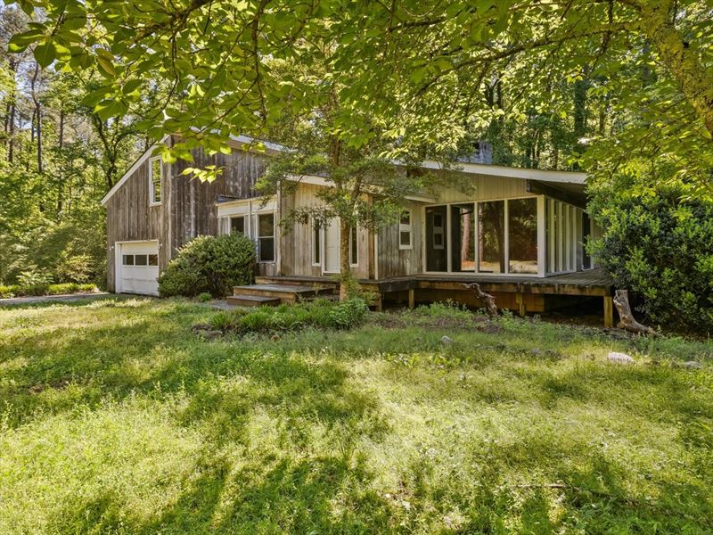 3 Living Areas on Acreage : Pittsboro : Chatham County : North Carolina