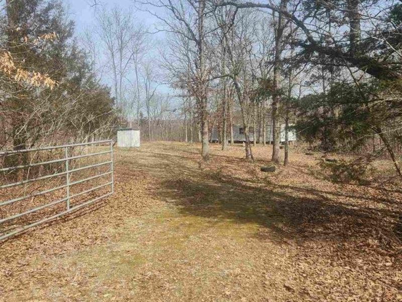 5 Acres with Private Lake, Gated dr : Tunas : Dallas County : Missouri