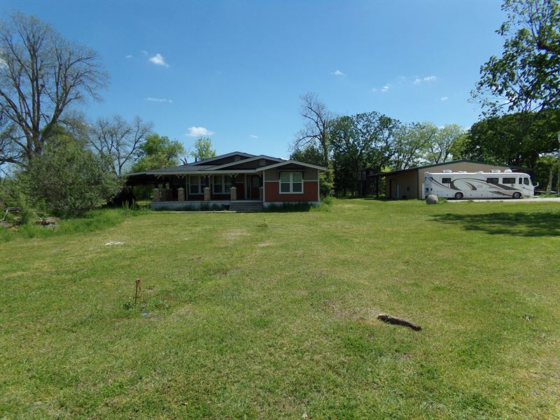 Country Home with Shop, Paris, TX : Paris : Lamar County : Texas