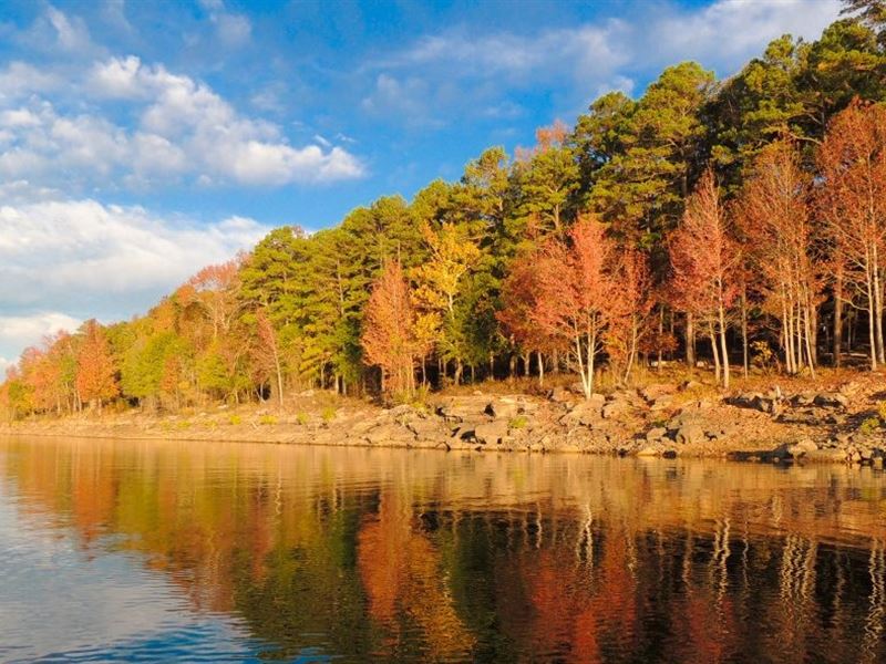 Resort Community Near Lake : Fairfield Bay : Van Buren County : Arkansas