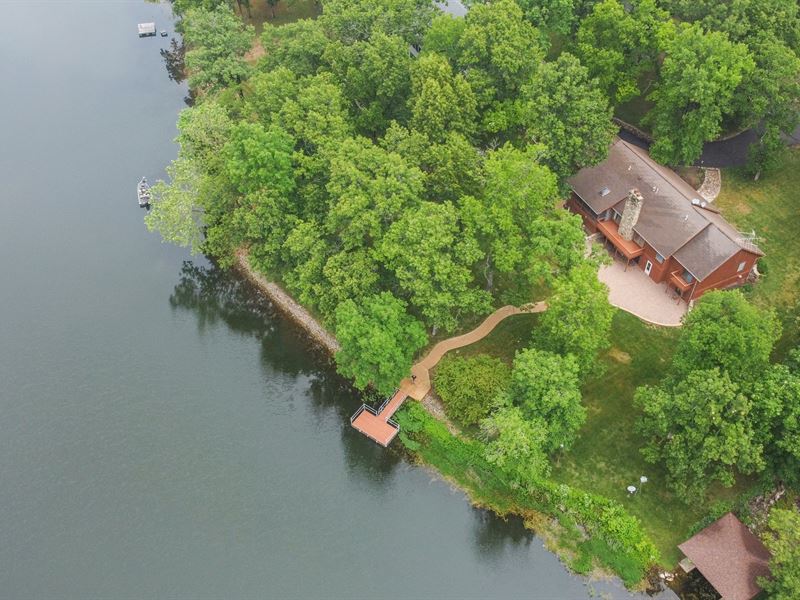 Custom Lakefront Home on Arrowhead : West Plains : Howell County : Missouri