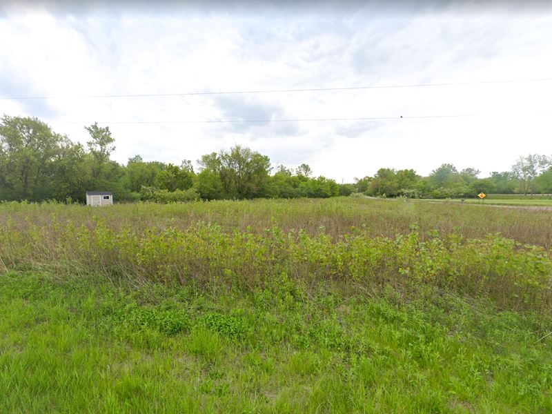 1.72 Ac with Accessory Building : Petersburg : Monroe County : Michigan