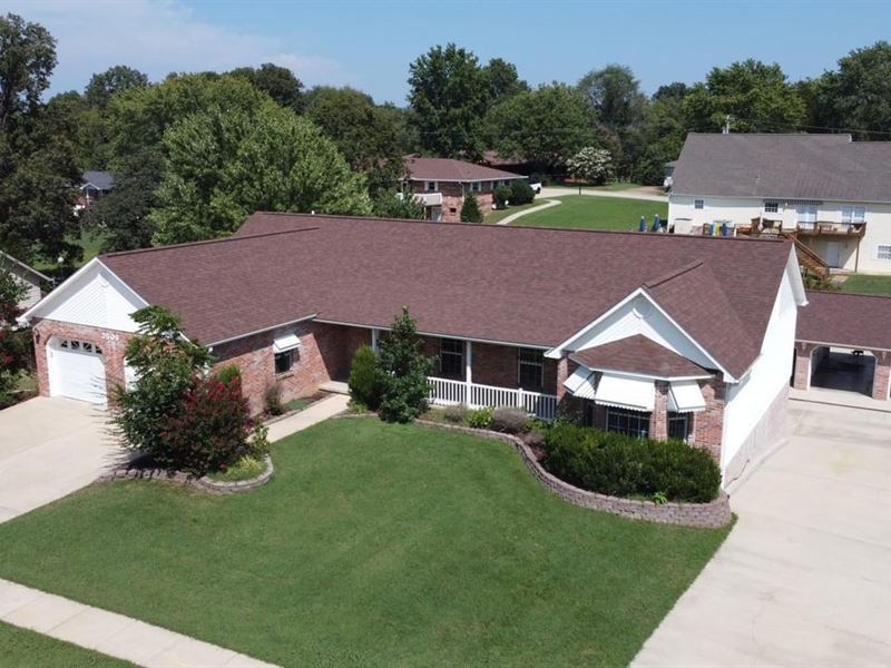 Spacious 5 Bed, 4 Bath with Large 3 : Poplar Bluff : Butler County : Missouri